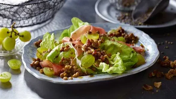 Sałatka z soczewicy i winogron