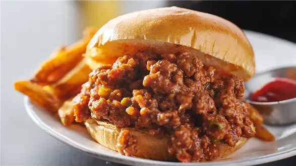 Sloppy Joe — amerykańska kanapka z mięsem mielonym