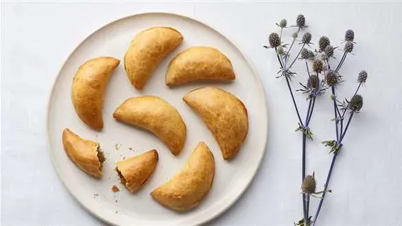 Pierogi pieczone z kapustą i grzybami