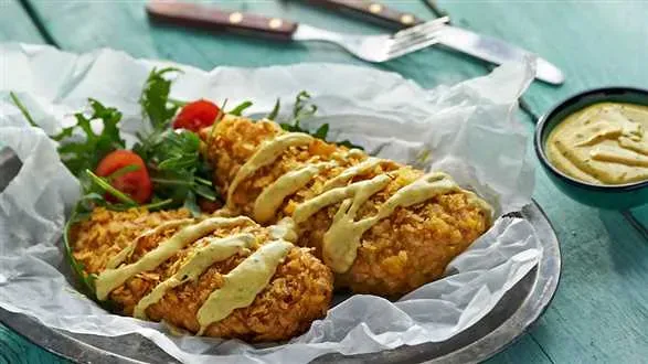 Piersi kurczaka w chipsach z sosem musztardowym