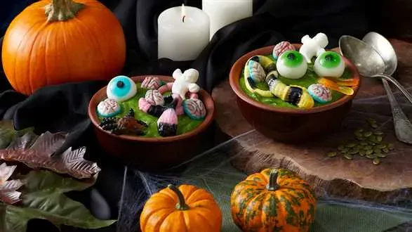 Kociołek z dyniowym brownie i polewą z awokado