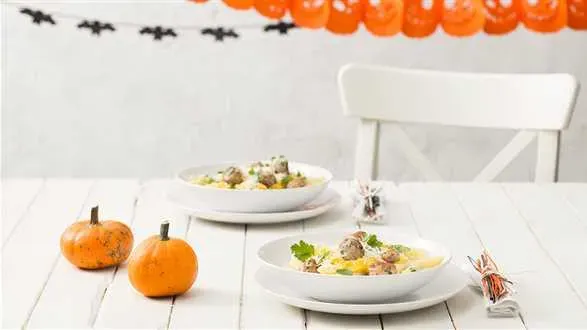 Penne z szynką i kremowym sosem z pieczonej dyni