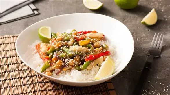 Stir-fry z ciecierzycy z ryżem