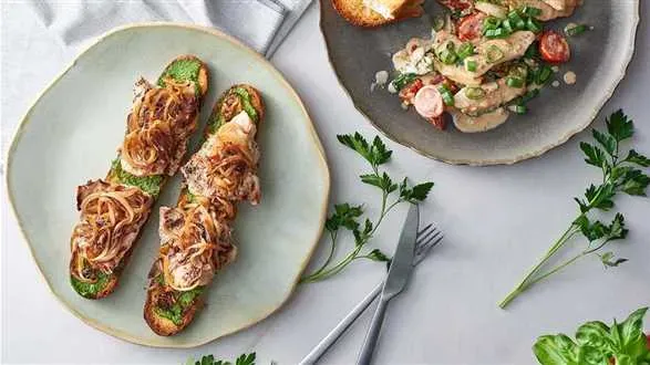 Schab z pesto bazyliowym na bagietce