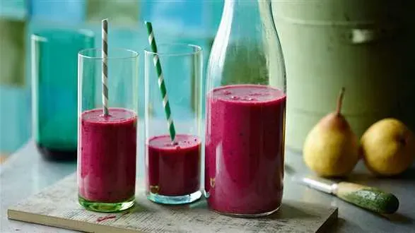 Shake sojowy z jagodami i gruszką