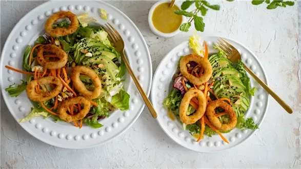 Sałatka z chrupiącym kalmarami