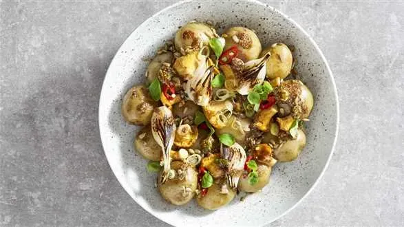 Sałatka z młodych ziemniaków z kurkami