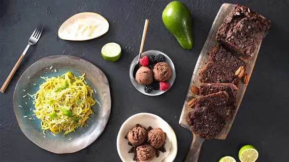 3 dania z awokado: lody, chlebek i makaron