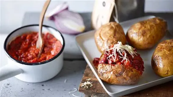 Ziemniak pieczony w łupinie z szybkim chilli