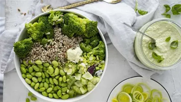 Zielona sałatka z brokułem