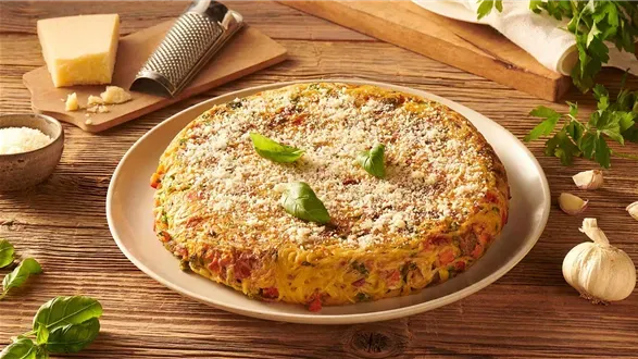 Makaronowa frittata z warzywami