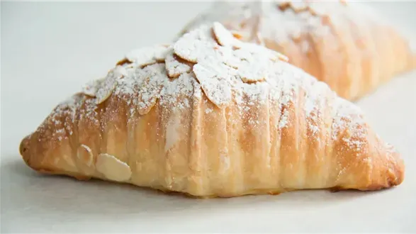 Mięciutkie rogaliki drożdżowe