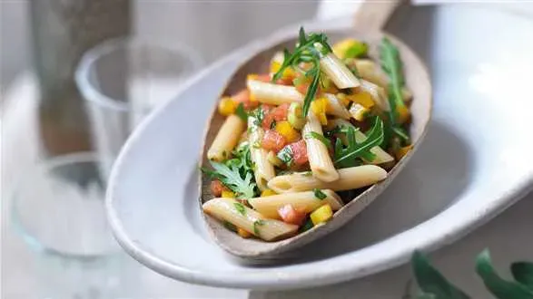 Penne z salsą freddo