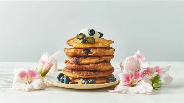 Amelki. Placuszki serowe z borówkami