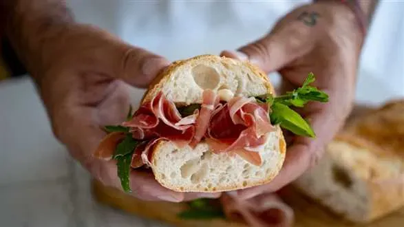 Kanapka z wędlinami iberyjskimi