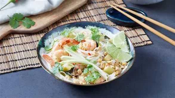 Makaron ryżowy z krewetkami