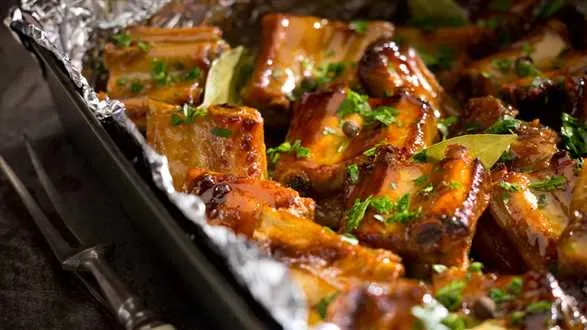 Żeberka w miodzie i pomidorach