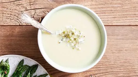 Krem z białych szparagów i pora