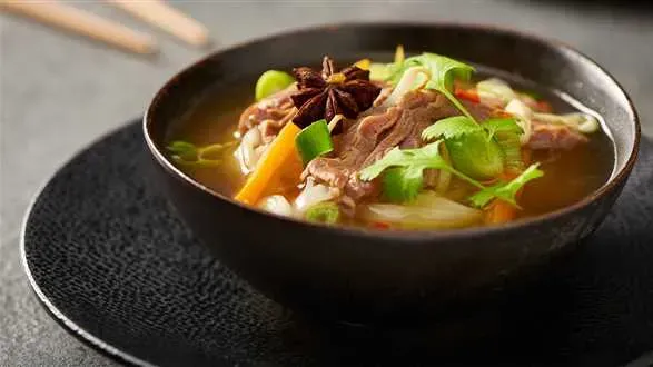 Zupa pho z wołowiną