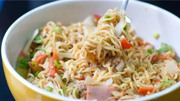 Sałatka z zupek chińskich