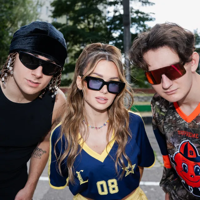 Tu i teraz (AHA) • Cały album • Wszystkie utwory • Wykonawca