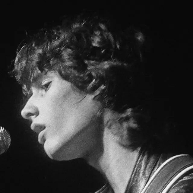 in your arms • Cały album • Wszystkie utwory • Wykonawca