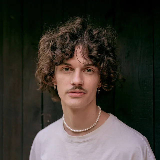 Pszona • Albumy • Piosenki • Życiorys