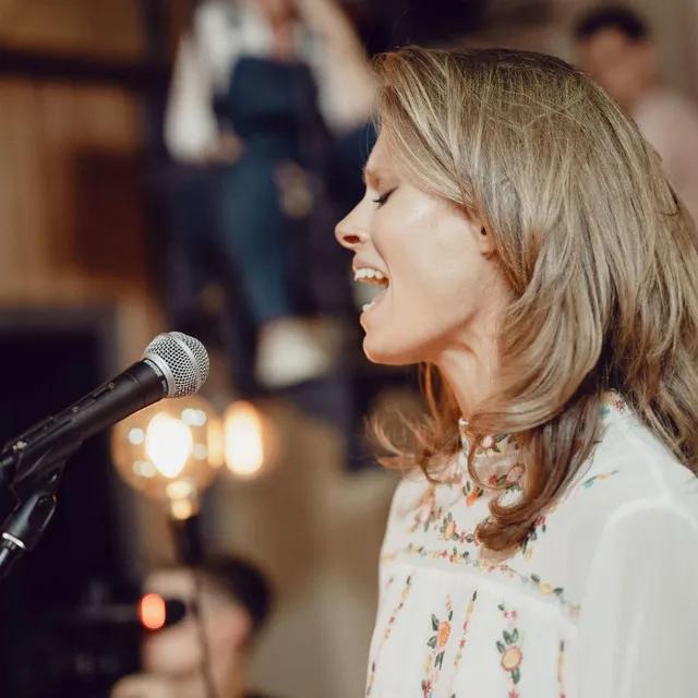 In Me (Live at Tall Pine Records) • Cały album • Wszystkie utwory • Wykonawca