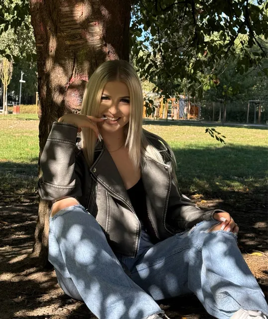 Blondiee • Albumy • Piosenki • Życiorys