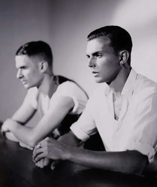 Hurts • Albumy • Piosenki • Życiorys