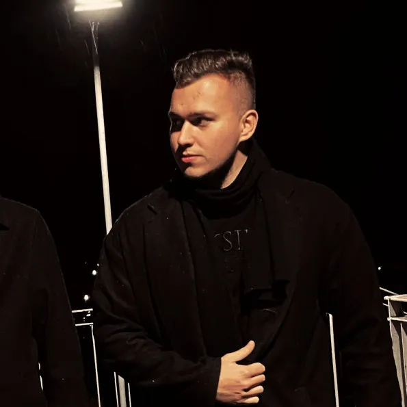 Woniu • Albumy • Piosenki • Życiorys