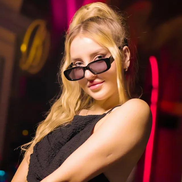 ZNIKAM NA CHWILĘ • Cały album • Wszystkie utwory • Wykonawca