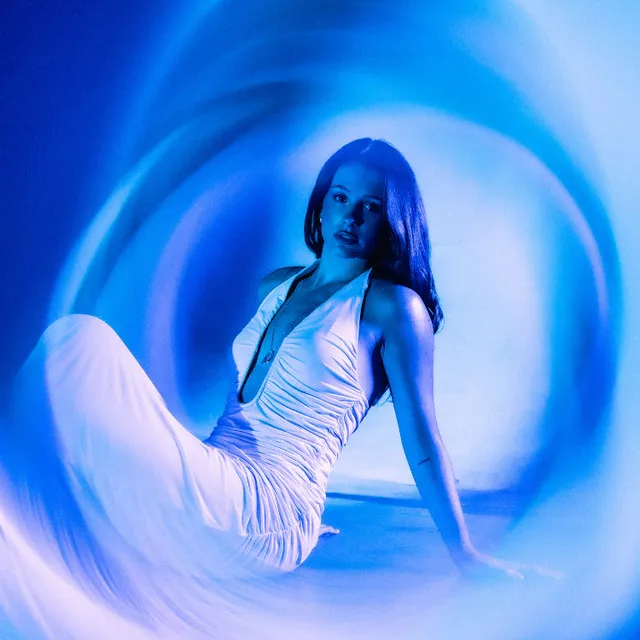 Victoria Nadine • Dyskografia • Życiorys • Utwory