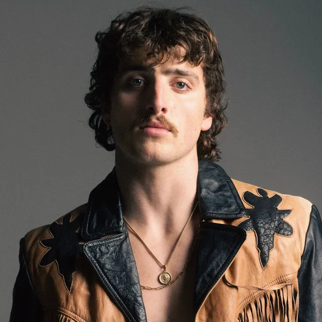 Benson Boone • Albumy • Piosenki • Życiorys