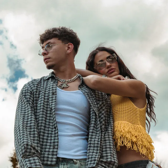 KOCHAJ ALBO ZOSTAW • Cały album • Wszystkie utwory • Wykonawca