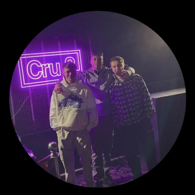 used to me crying • Cały album • Wszystkie utwory • Wykonawca