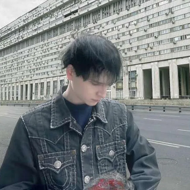 Pathetic • Albumy • Piosenki • Życiorys