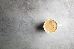 Caffe crema – co to za kawa i jak ją przygotować? Poznaj różnice