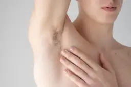 Guzek pod pachą - do jakiego lekarza udać się w obawie o zdrowie?