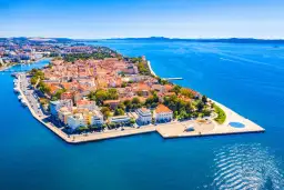 Zadar: malownicze miasto z widokiem na morze, idealne na rodzinne wakacje. Atrakcje dla dzieci czekają!