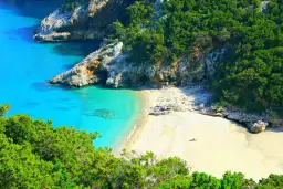  Najpiękniejsze plaże Sardynii - Zobacz TOP 10 i zaplanuj urlop!