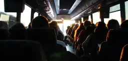 Jak dojechać z Nicei do Antibes - szybkie i tanie opcje transportu
