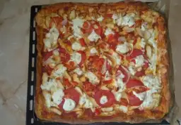 Jak zrobić pizzę bez drożdży w 30 minut - prosty przepis na smaczne danie