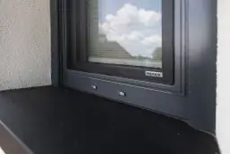 Jak skutecznie przykleić parapet zewnętrzny blaszany, by uniknąć problemów