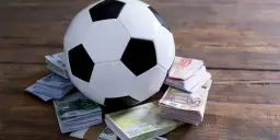 Zarobki piłkarzy w 1 lidze polskiej: Co naprawdę zarabiają zawodnicy?