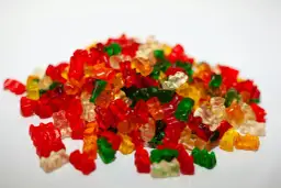 Z czego są zrobione żelki Haribo? Odkryj ich składniki i właściwości