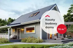 Nowoczesny dom 70m2 z tarasem i dużymi oknami, otoczony zielenią.