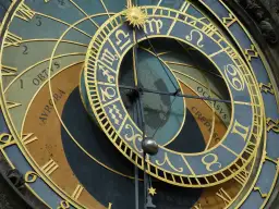 Znak zodiaku Rak na zegarze astronomicznym.