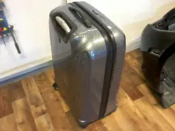 Zepsuta walizka? Napraw, nie wyrzucaj! Gdzie i za ile to zrobisz?