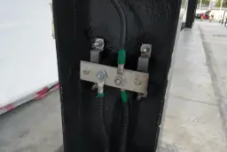 Jak wykonać uziemienie instalacji elektrycznej bez błędów i ryzyka